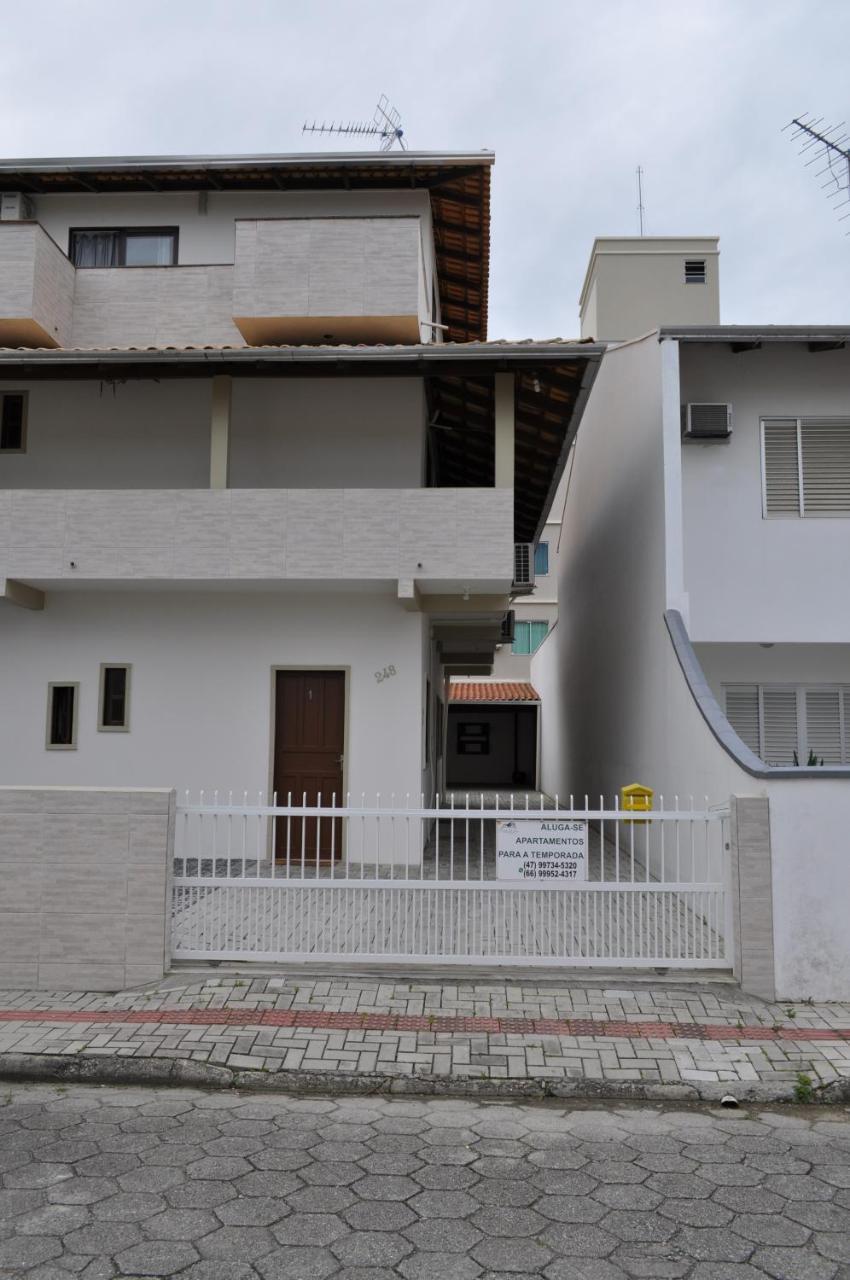 Apartamentos Bombinhas - 140 Metros Da Praia Exterior photo