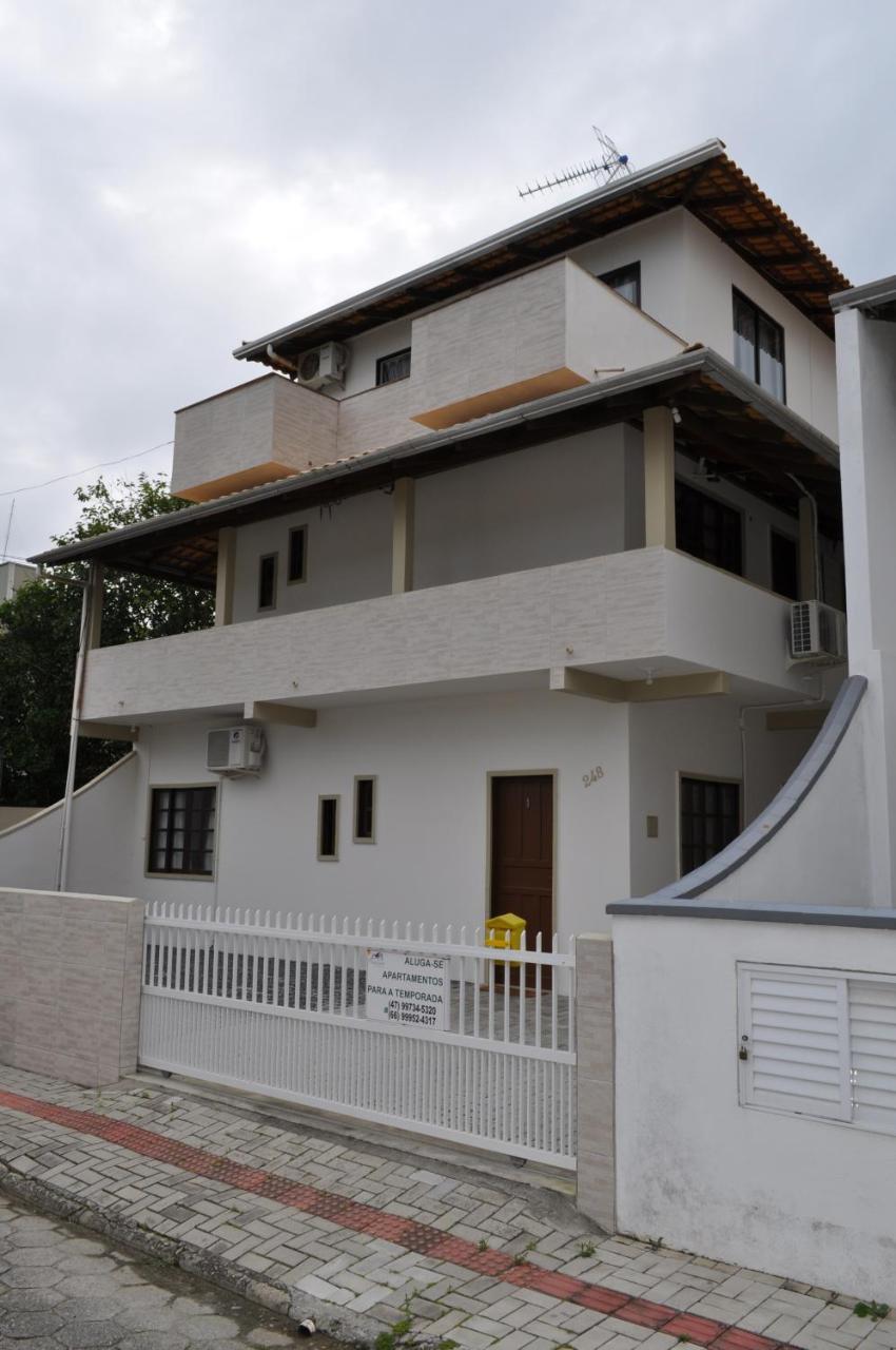 Apartamentos Bombinhas - 140 Metros Da Praia Exterior photo